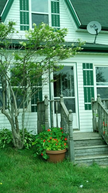 Miscouche Lovely Green Gable Home المظهر الخارجي الصورة